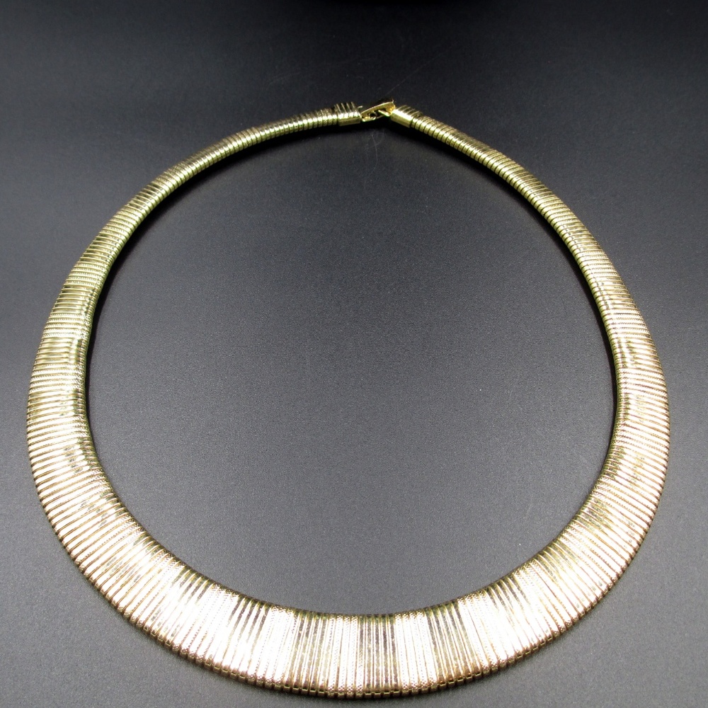 Vintage 19 Inch Stunning Unique Gold Tone Necklace - Picture 11 of 12